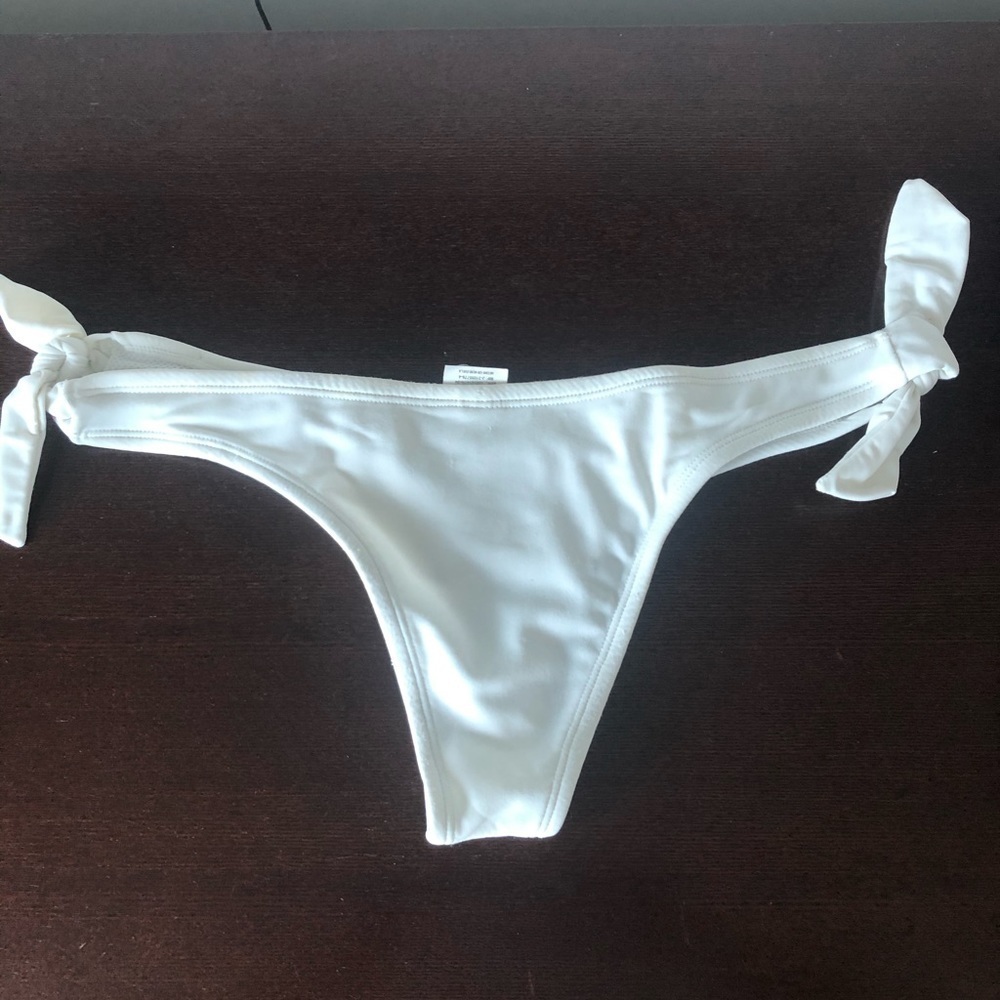 White Bikini Set - image 8